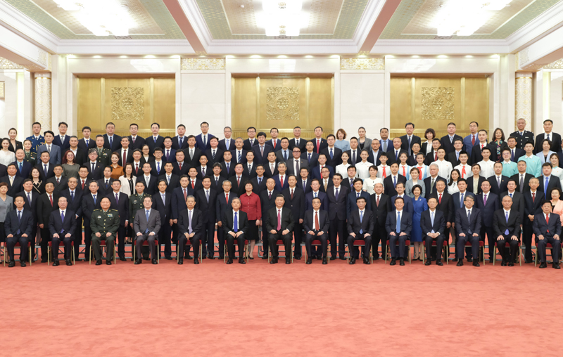 7月13日,党和国家领导人习近平、李克强、汪洋、王沪宁、赵乐际、韩正等在北京人民大会堂会见中国共产党成立100周年庆祝活动筹办工作有关方面代表。新华社记者 殷博古 摄