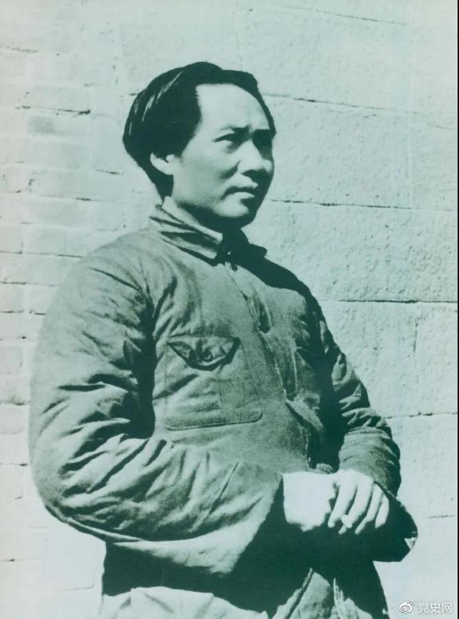 1936年2月至5月,毛泽东、彭德怀率军进行了东征战役。图为指挥东征战役时的毛泽东。